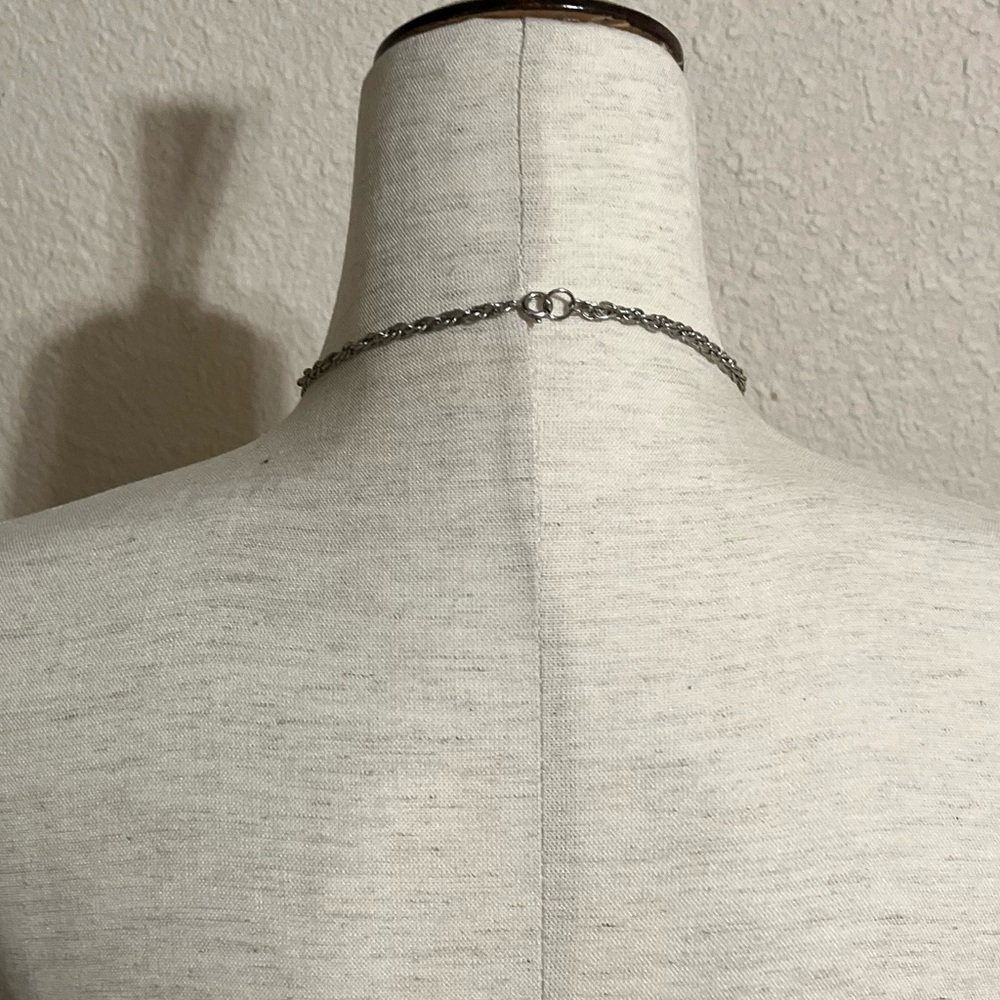 Vintage AVON Egyptian Revival Silver & Black Pendant Necklace - Picture 6 of 7